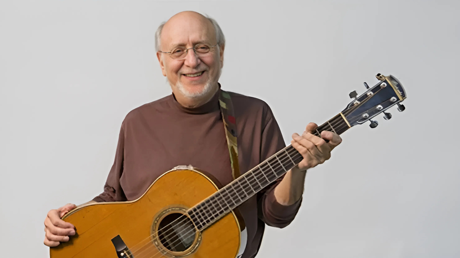 Peter Yarrow with guitar